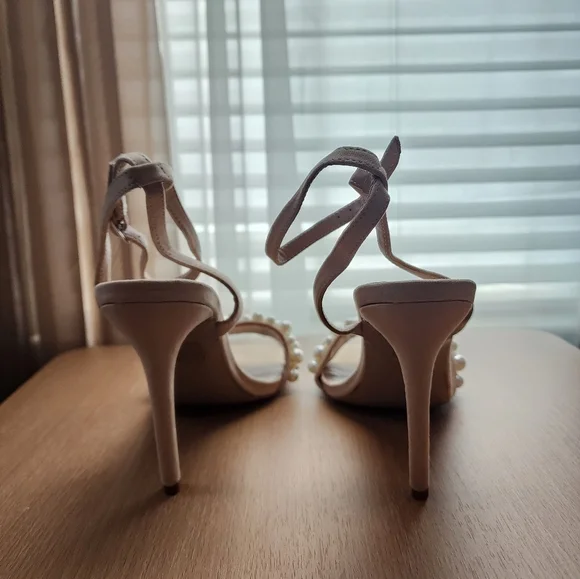 Journee Collection Tan Beige Microsuede Pearl Heel Sandals SZ 9.5 M - Picture 9 of 11